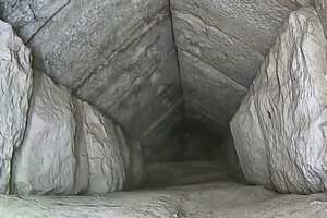 Túnel en la Pirámide de Egipto.