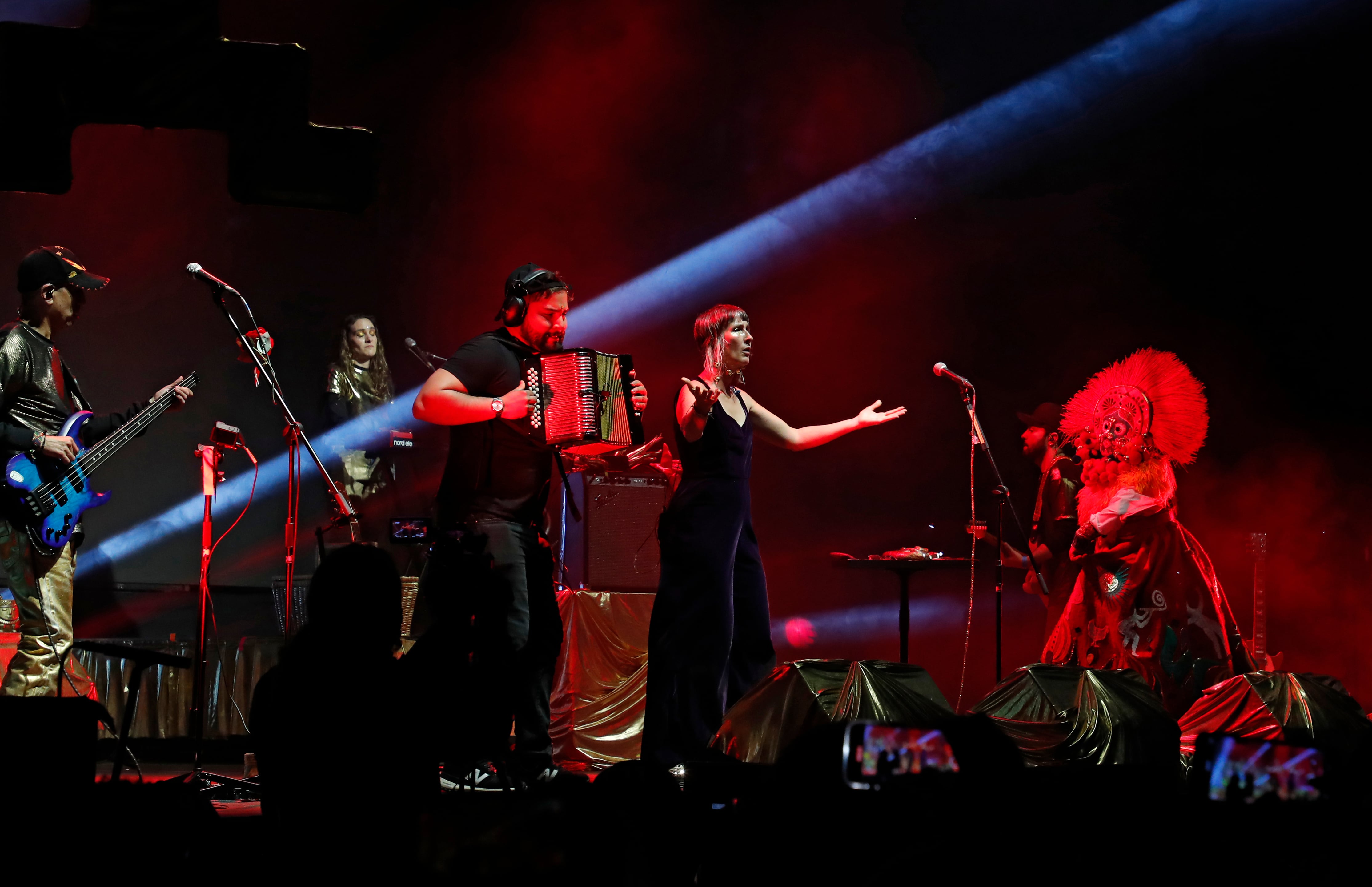 Concierto Aterciopelados 28 años  El Dorado su segundo trabajo de estudio Andrea Echeverri y Héctor Buitrago , junto a Carlos Vives y al cantante de Café Tacvba, Rubén Albarrán
Palacio de los Deportes de Bogotá 
22 de abril de 2023
Foto Guillermo Torres Reina / Semana