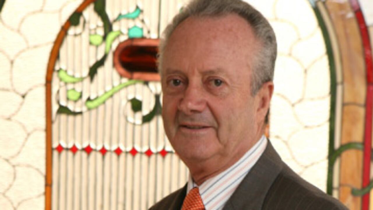 Arturo Calle no abandona el liderazgo de su empresa, a pesar que hoy está en manos de su hijo.