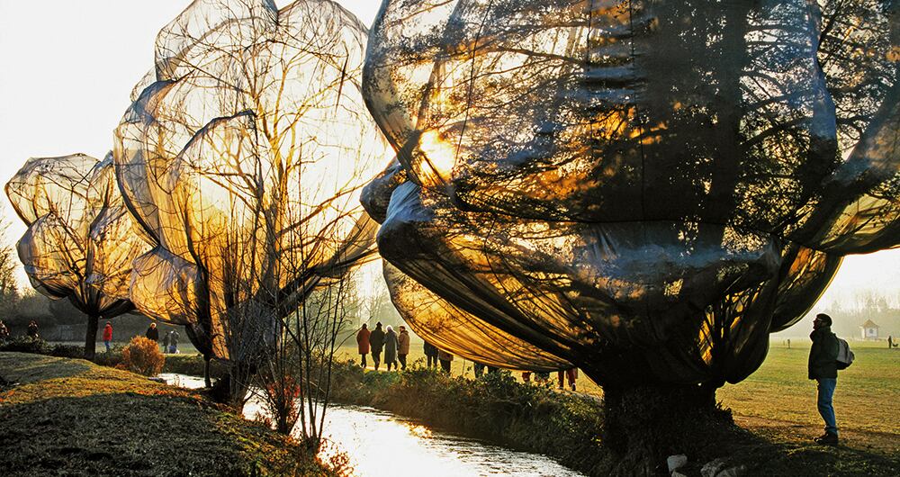  Árboles envueltos en el Berower Park de Riehen, Suiza, (1997-1998).