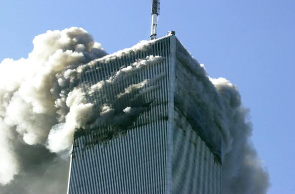 Parte alta de la Torre Norte tras el impacto.