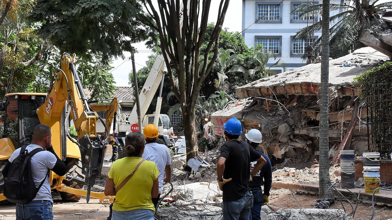 Colapso de estructura en Cali tras el terremoto del lunes 10 de agosto.