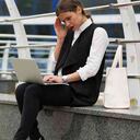 2: En promedio, las mujeres tardan 3 semanas adicionales para encontrar empleo con respecto a los hombres, (tardan en promedio 5 meses para encontrar trabajo). Además, en el país existe una tasa de alrededor del 60% de informalidad laboral femenina.