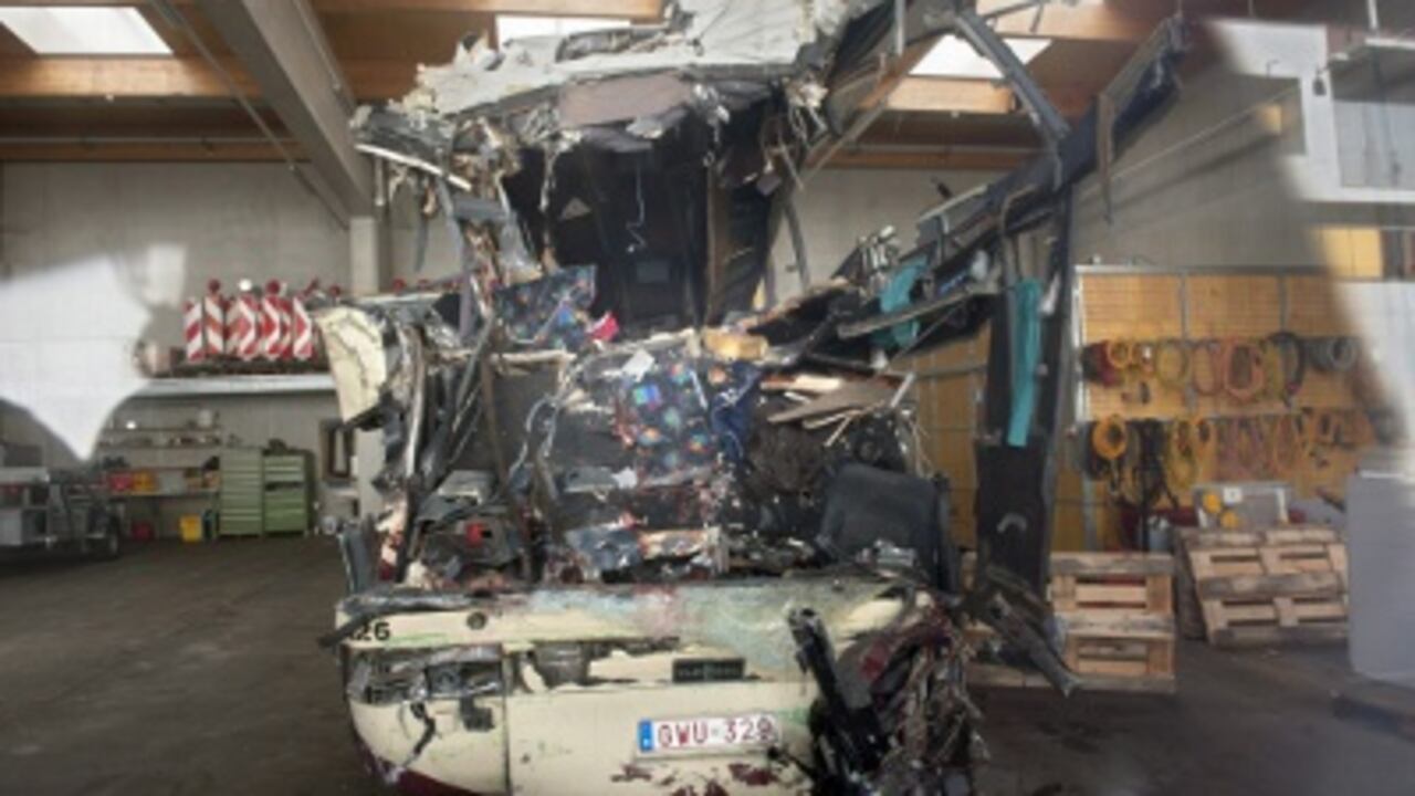 Así quedó el autobús que se accidentó en Suiza.