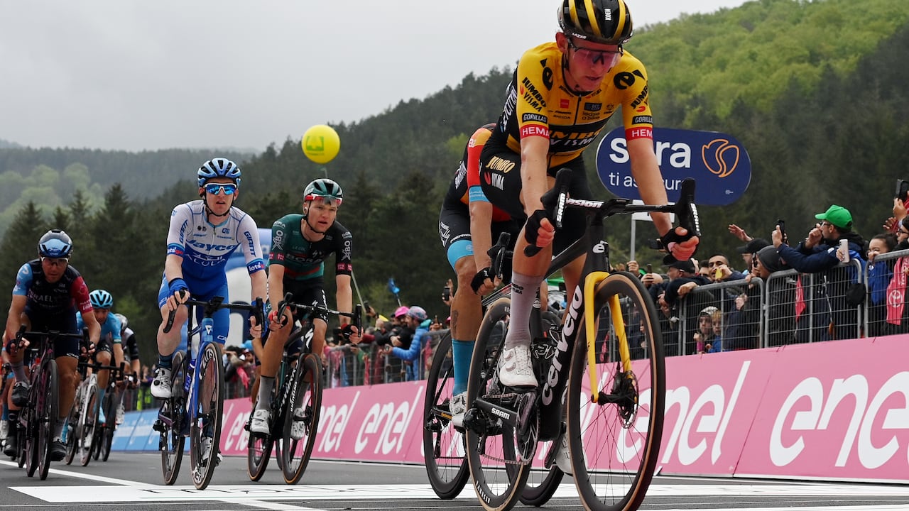 LAGO LACENO-BAGNOLI IRPINO, ITALY - MAY 09: (L-R) Domenico Pozzovivo of Italy and Team Israel - Premier Tech, Eddie Dunbar of Ireland and Team Jayco AlUla, Aleksandr Vlasov of Russia and Team BORA - hansgrohe and Koen Bouwman of The Netherlands and Team Jumbo-Visma cross the finish line during the 106th Giro d'Italia 2023, Stage 4 a 175km stage from Venosa to Lago Laceno 1059m - Bagnoli Irpino / #UCIWT / on May 09, 2023 in Bagnoli Irpino, Italy. (Photo by Stuart Franklin/Getty Images,)