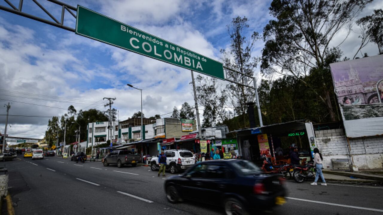 Los ciudadanos extranjeros que ingresen en el país por dichas fronteras tienen que presentar el certificado de antecedentes del país de origen o de residencia durante los últimos cinco años. (Photo by: Camilo Erasso/Long Visual Press/Universal Images Group via Getty Images)