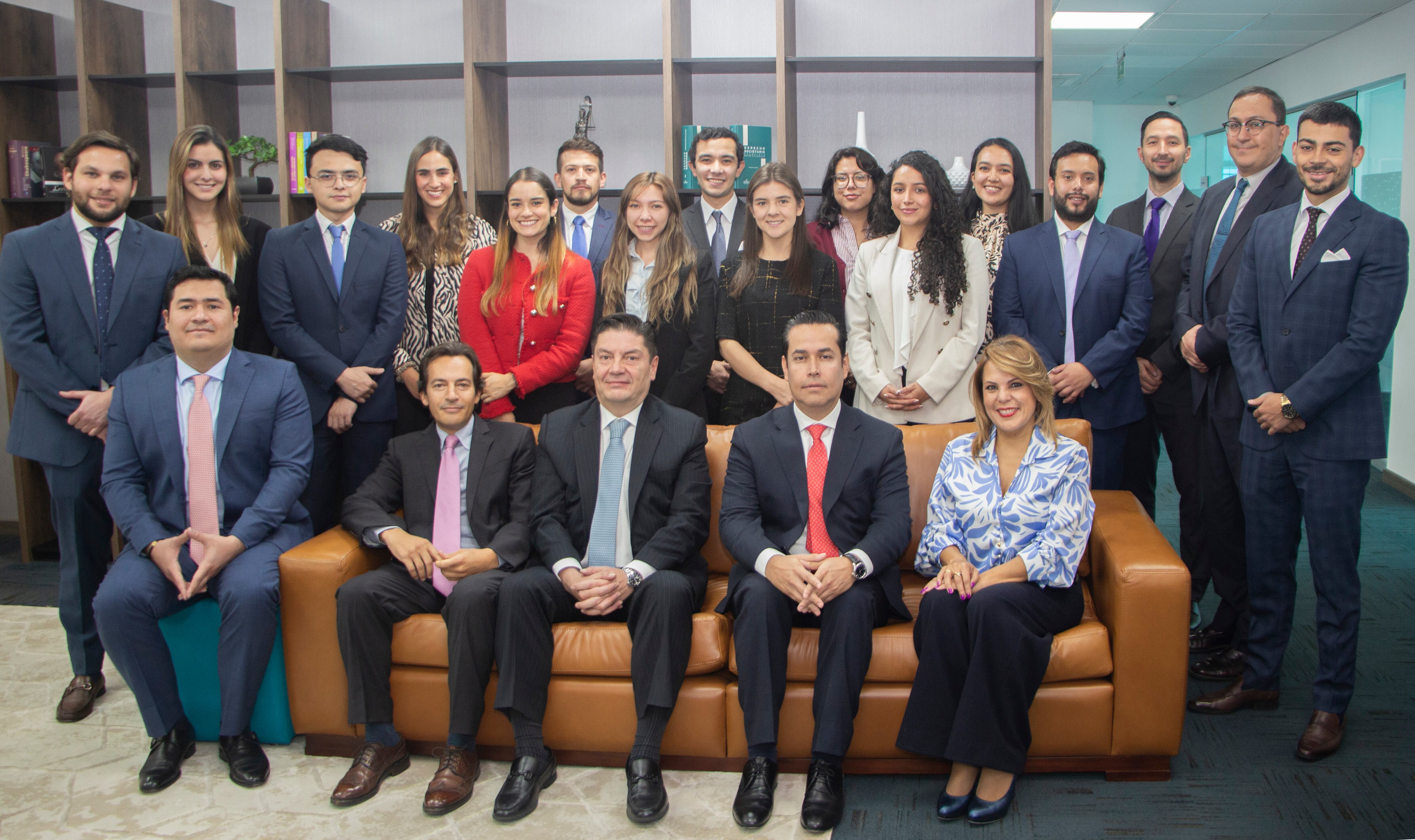 Equipo de trabajo de KPMG Law.
