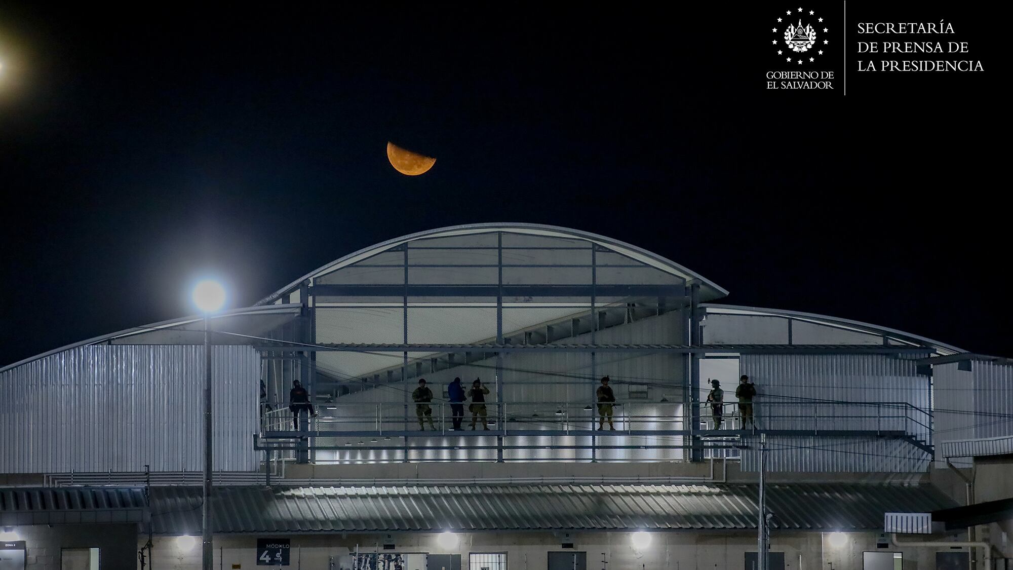 Presidente Nayib Bukele ejecuta el segundo traslado de 2,000 pandilleros al Centro de Confinamiento del Terrorismo
marzo 15 2023