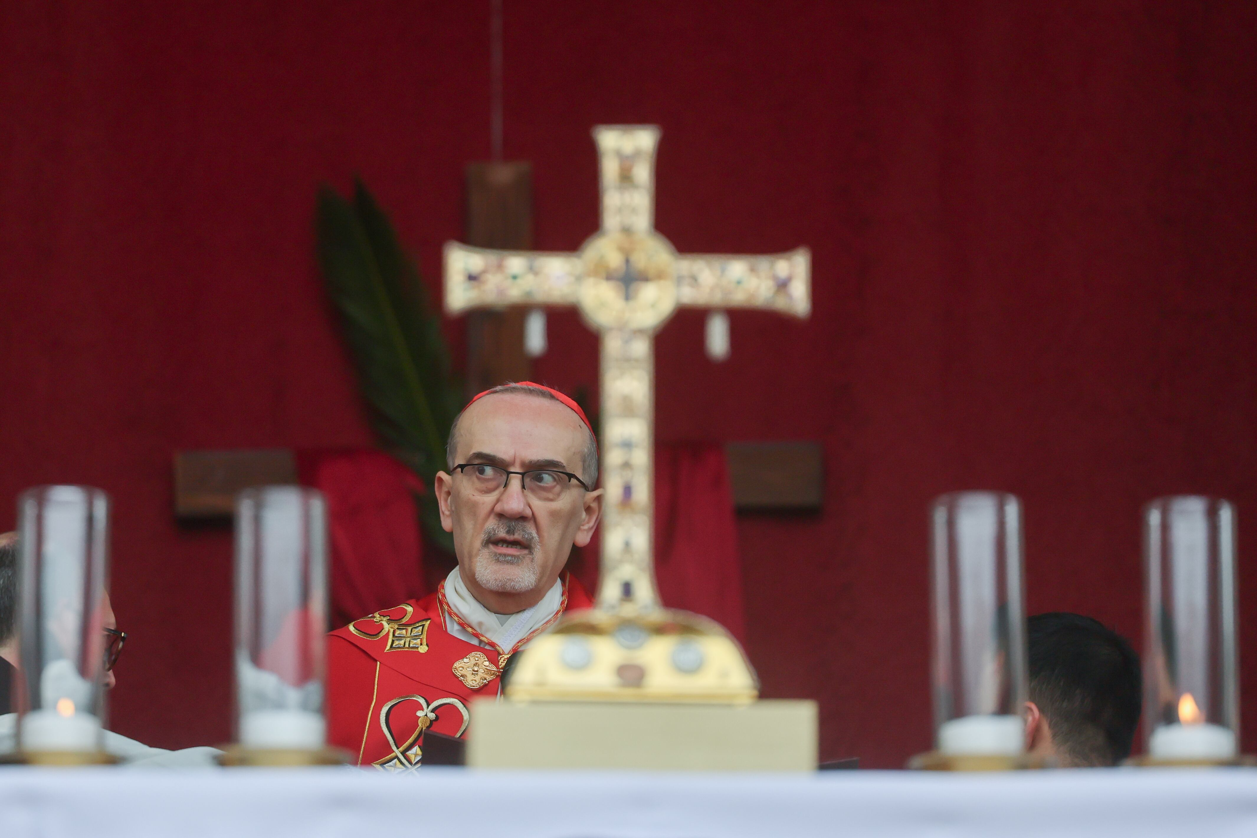El cardenal Pierbattista Pizzaballa, patriarca latino de Jerusalén, oficia una misa de oración con motivo del Domingo de Ramos en Jerusalén