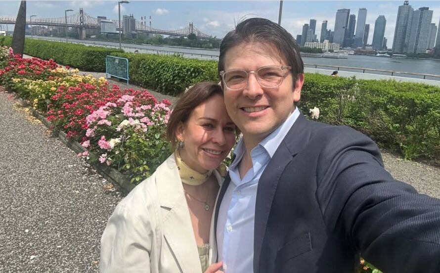 Durante la cirugía del senador, su esposa publicó un conmovedor mensaje en su cuenta de Instagram.