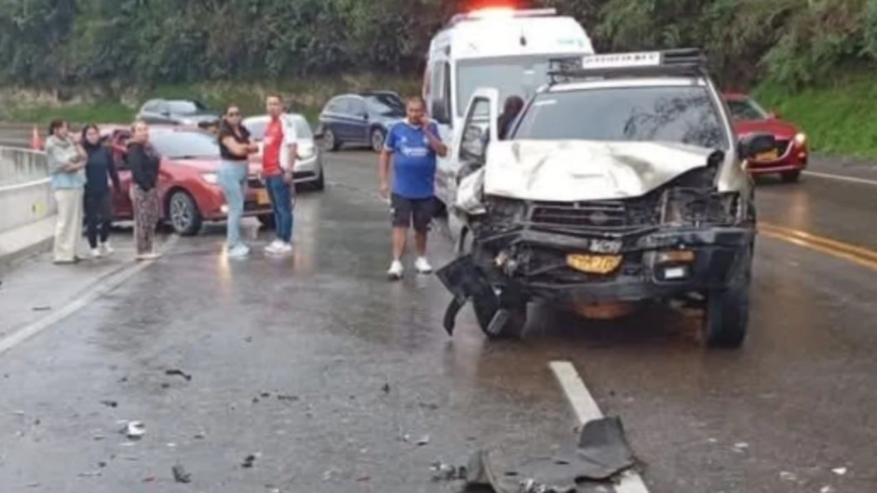 El accidente, en el que se vieron involucrados dos vehículos, dejó una persona herida y generó complicaciones en el tránsito de uno de los principales accesos a la capital.
