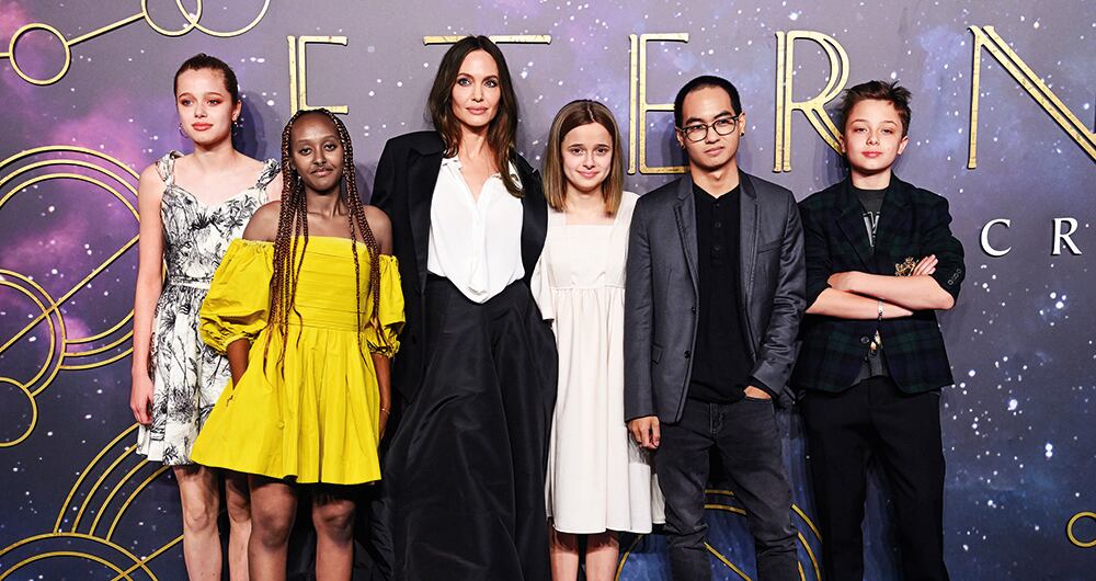 Angelina Jolie y sus hijos.
