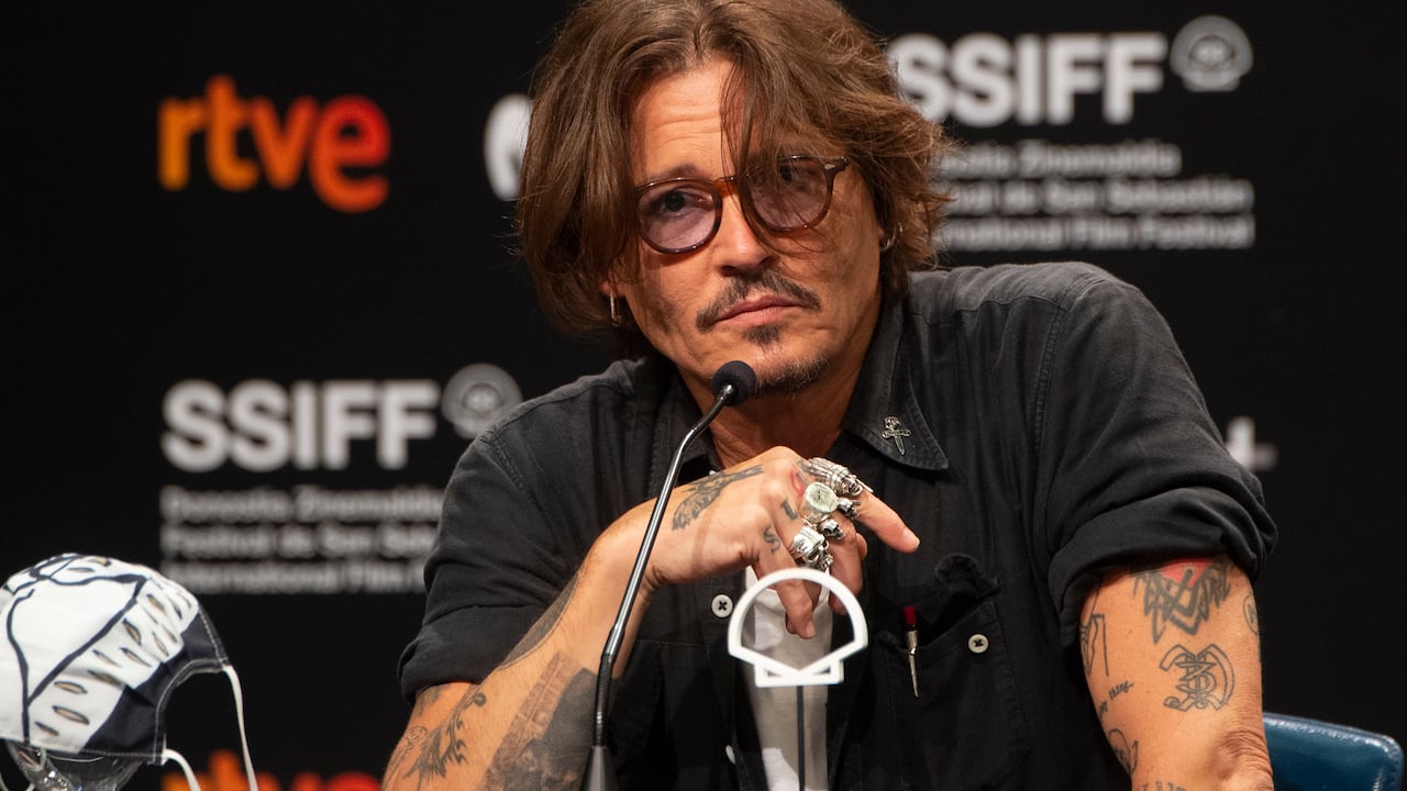 El actor estadounidense Johnny Depp asiste a una conferencia de prensa de la película "Crock of gold: A few rounds with Shane Macgowan" durante el 68 ° Festival de Cine de San Sebastián en la ciudad vasca de San Sebastián, en el norte de España, el 20 de septiembre de 2020.
ANDER GILLENEA / AFP