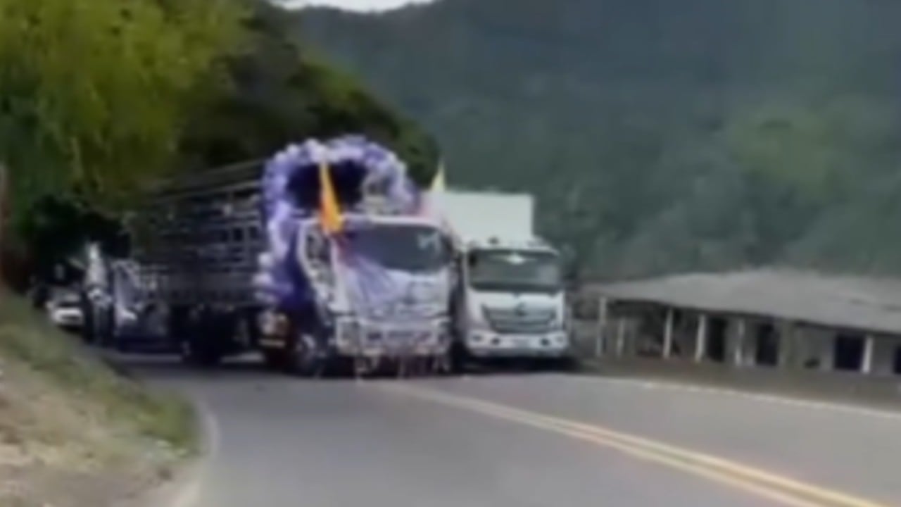 El vehículo habría realizado maniobras en zigzag durante el recorrido.