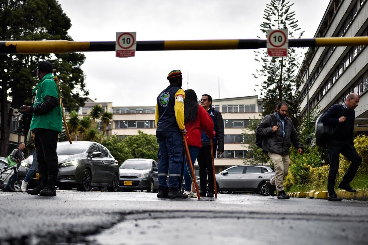 En la sede de la Agencia Nacional de Tierras se registraron bloqueos protagonizados por comunidades afrodescendientes durante el desarrollo de una jornada de protesta.