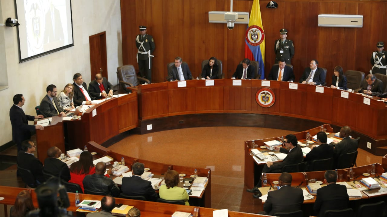 La Corte Constitucional le pidió al presidente Santos y a los organismos de control reunirse para buscar salidas al escándalo por corrupción.