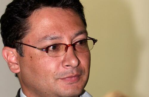"La parapolítica es el escándalo judicial de mayor gravedad y de mayor proporción que haya sufrido un órgano legislativo de un Estado democrático contemporáneo, no sólo en Colombia, sino en el mundo...(...) Las sanciones y responsabilidad de los partidos, señaladas en la reforma política, son de extrema urgencia para sanear el Congreso de la República y evitar que se siga legislando para los intereses de la mafia y no de la sociedad. Segundo, para evitar que con los votos de las alianzas con paramilitares y narcotraficantes se elijan el Fiscal General de la Nación, el Procurador, y lo más grave seis de los Magistrados de la Corte Constitucional que designa el Senado en la próxima legislatura. Tercero, para devolverle la legitimidad al Congreso": Gabriel Bustamante, integrante de la Corporación Viva la Ciudadanía,  quien también dijo que aunque no era la Gran Reforma que necesita el país, había qué hacer algo por la crisis particular que vive el Congreso.

