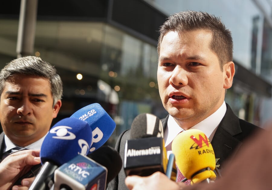 Andrés Calle, expresidente de la Cámara, habría recibido $1.000 millones en efectivo en un apartamento en Montería para apoyar reformas del Gobierno.