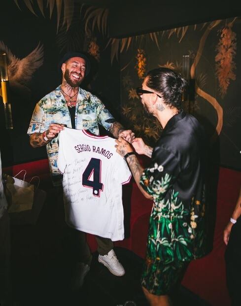 El cantante fue sorprendido con una gran regalo