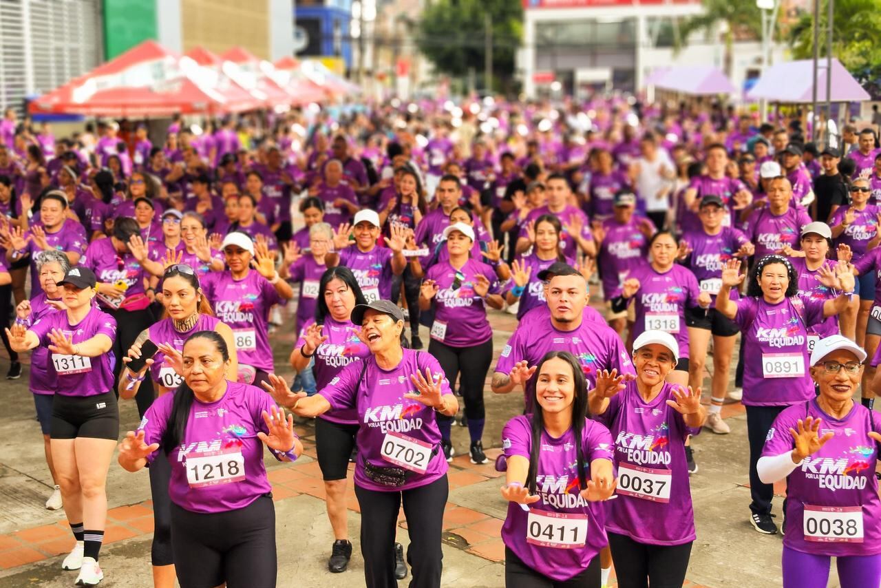 Más de 2.000 vallecaucanos que participaron en la Carrera Kilómetros por la Equidad.