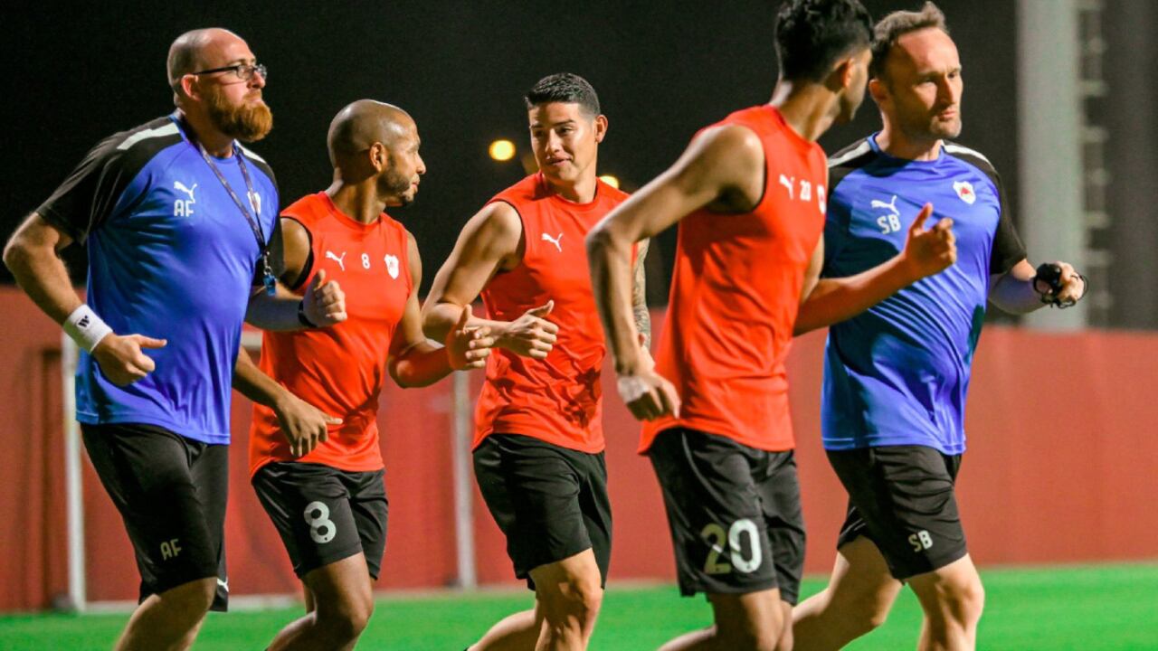 James Rodríguez entrenando junto al plantel del Al Rayyan