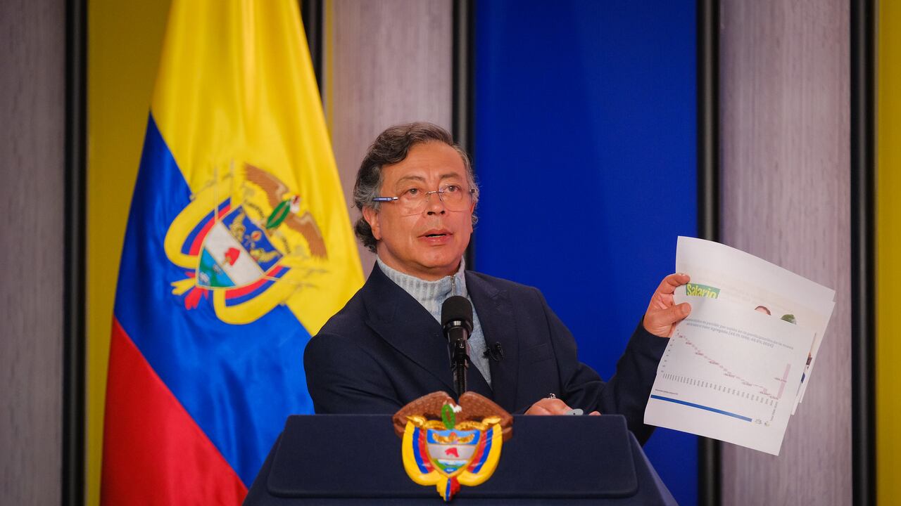 El presidente Gustavo Petro lanzó fuertes críticas a los anteriores decretos del aumento del salario mínimo.