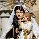 Cada mes de julio se celebra una festividad en honor a la Virgen del Carmen, patrona de los marineros y conductores.