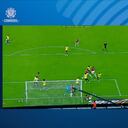 El VAR determinó que Santos Borré estaba en fuera de juego e interfería en el movimiento del arquero.