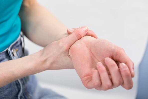 Túnel carpiano: Este ocurre cuando el nervio mediano, que corre a través del túnel carpiano en la muñeca, se comprime (Photo by: BSIP/Universal Images Group via Getty Images)