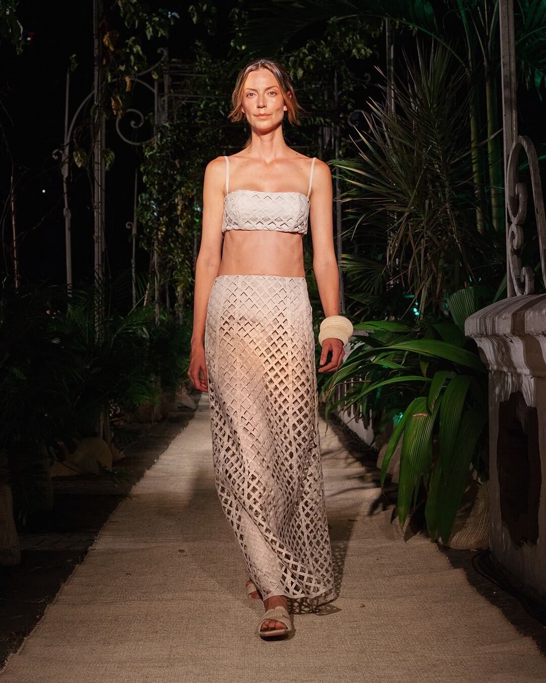 El diseñador Andrés Otálora presentó su nueva colección Resort 2027: Serena & Costera como cierre del pre show de Colombiamoda 2026 en Cali.