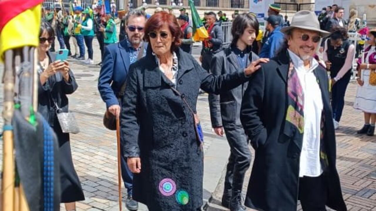 Nueva ministra de Cultura, Patricia Ariza, llegando al acto de posesión en la plaza de Bolívar. Foto: @mincultura