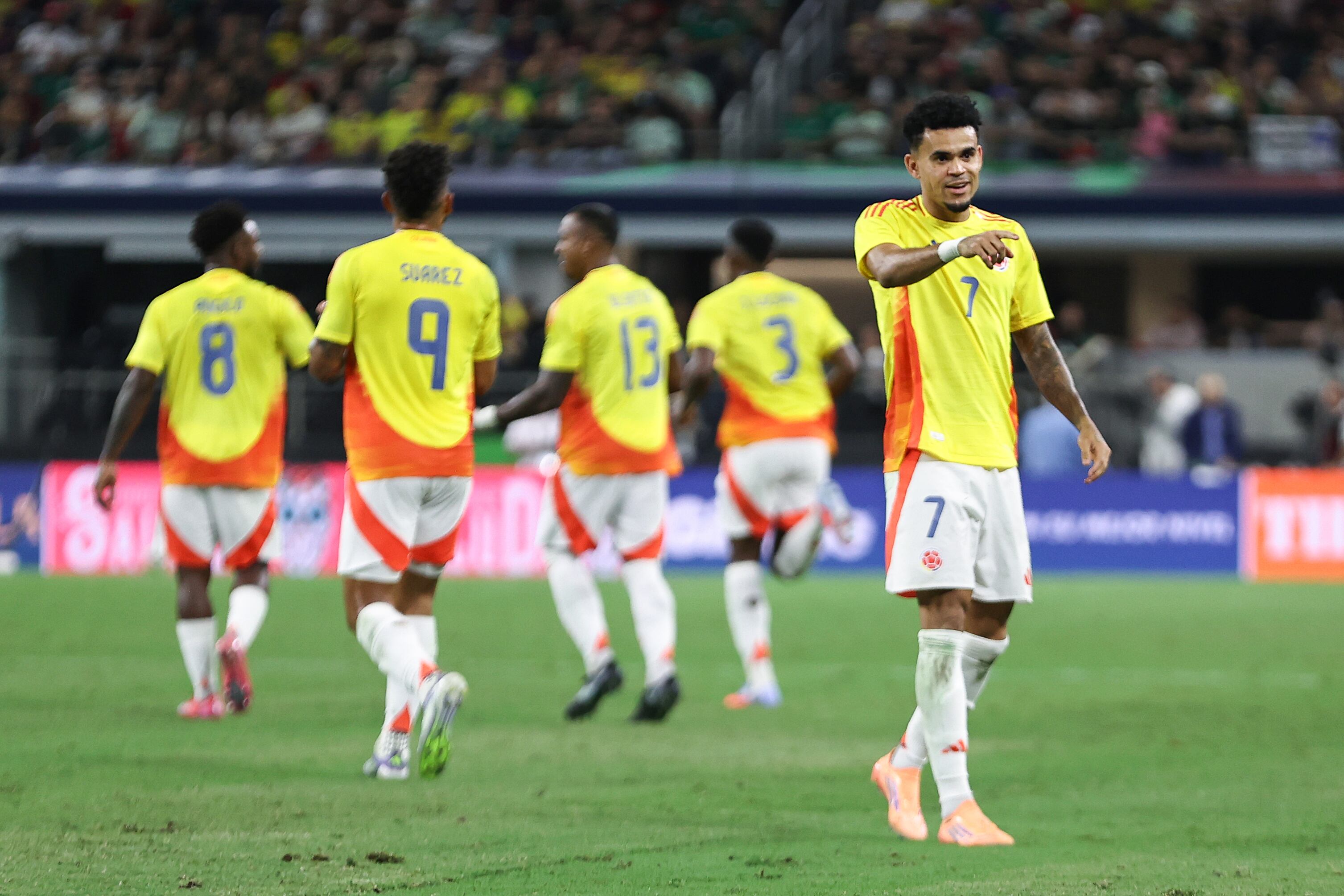 Luis Díaz celebrando su gol contra México en Texas