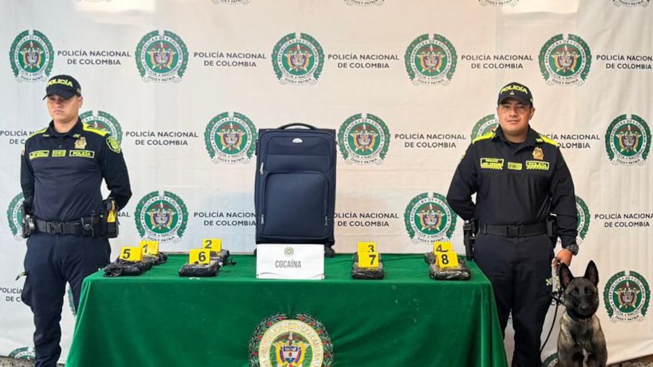 Las autoridades hallaron una maleta abandonada en el aeropuerto El Dorado con más de 8 kilogramos de Cocaína.