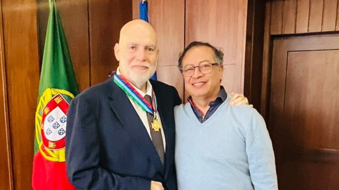El embajador, José Fernando Bautista, junto al presidente Gustavo Petro.