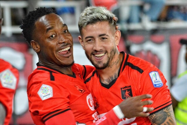Ever Valencia y Rodrigo Holgado, jugadores el América de Cali.