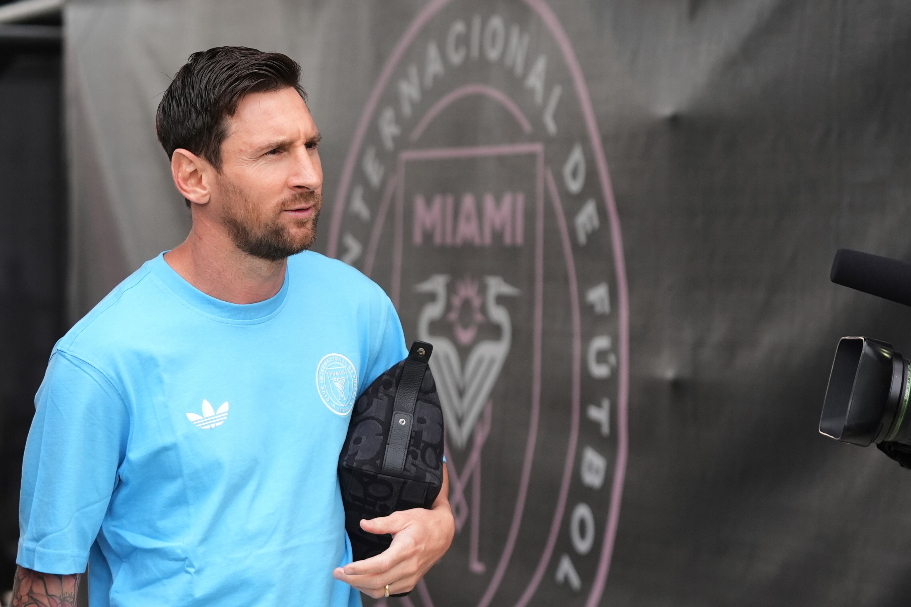 Inter Miami forward Lionel Messi arrives for an MLS soccer match against the Seattle Sounders, Tuesday, Sept. 16, 2025, in Fort Lauderdale, Fla. (AP Photo/Lynne Sladky)
