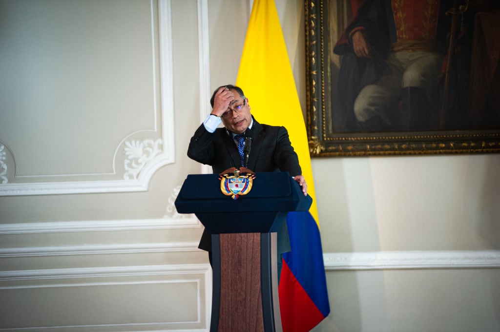 El presidente colombiano, Gustavo Petro, habla durante la visita oficial del secretario de Estado de los Estados Unidos, Antony Blinken, a Colombia, antes de la asamblea general de la OEA más tarde en Lima, Perú. En Bogotá, Colombia, 3 de octubre de 2022. (Foto de Sebastian Barros/NurPhoto vía Getty Images)