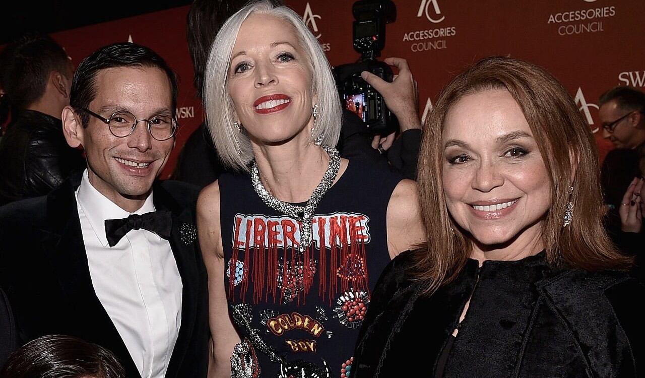 Nancy González junto al vicepresidente  y director Bergdorf Goodman