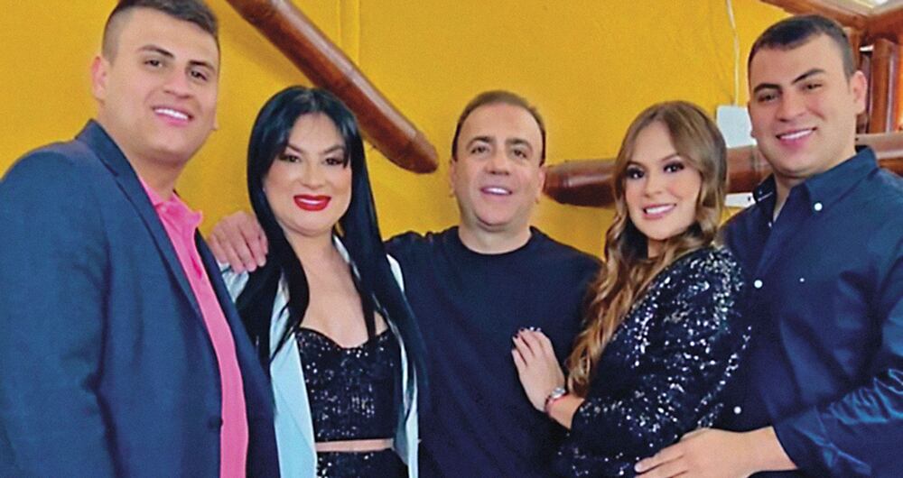 Musa Besaile busca impulsar a su esposa, Milena Flórez, a la Gobernación de Córdoba en las próximas elecciones. 