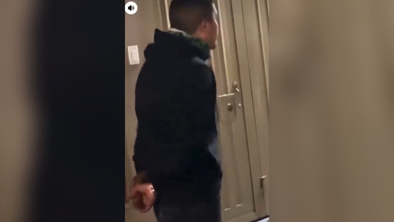 El sujeto terminó esposado tras lo sucedido.