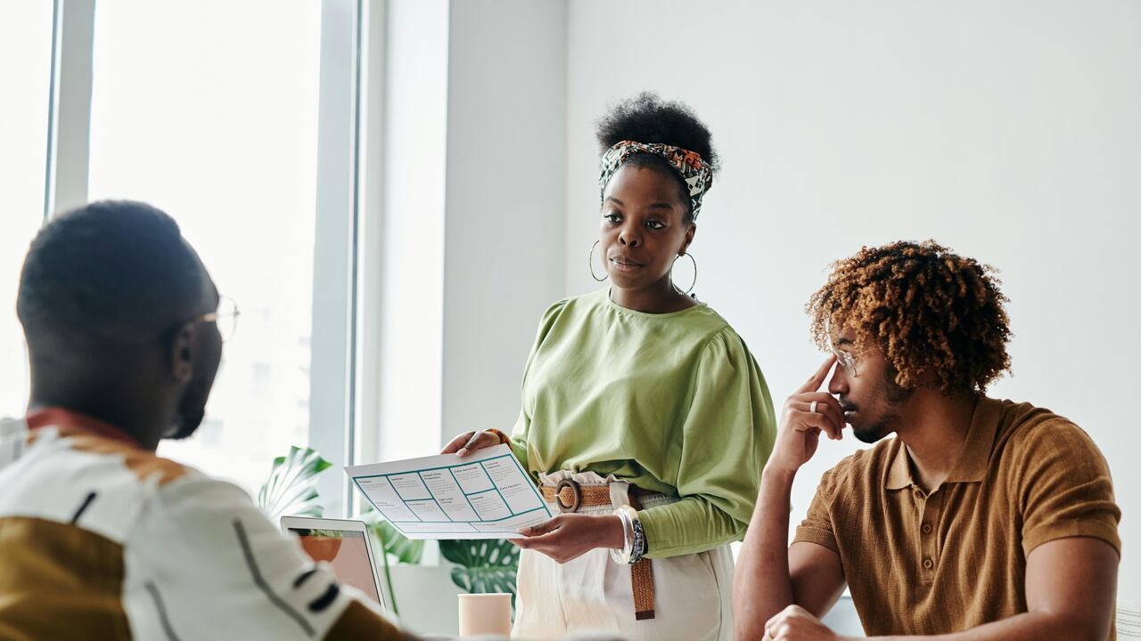 Si usted es comunicador/a social y/o periodista, aliste su hoja de vida; hay múltiples vacantes en su campo.