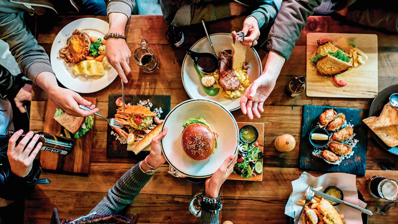 El impuesto al consumo aplica sobre comidas y bebidas en restaurantes y bares, lo que genera dudas entre clientes y dueños de negocios.