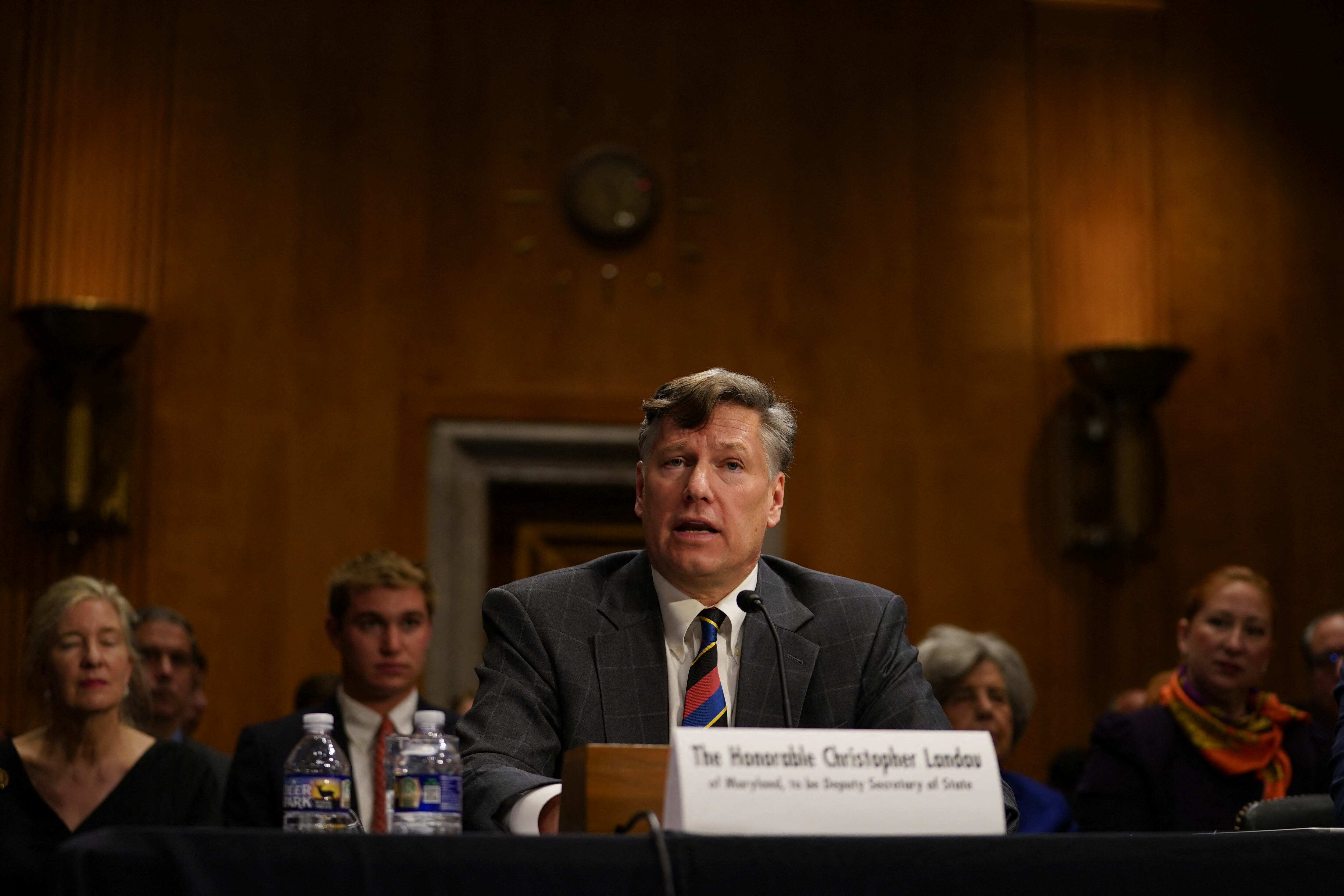 Christopher Landau testifica en una audiencia del Comité de Relaciones Exteriores del Senado de Estados Unidos sobre su nominación para subsecretario de Estado, en el Capitolio de Washington, DC, el 4 de marzo de 2025. (Foto de ALLISON ROBBERT / AFP)