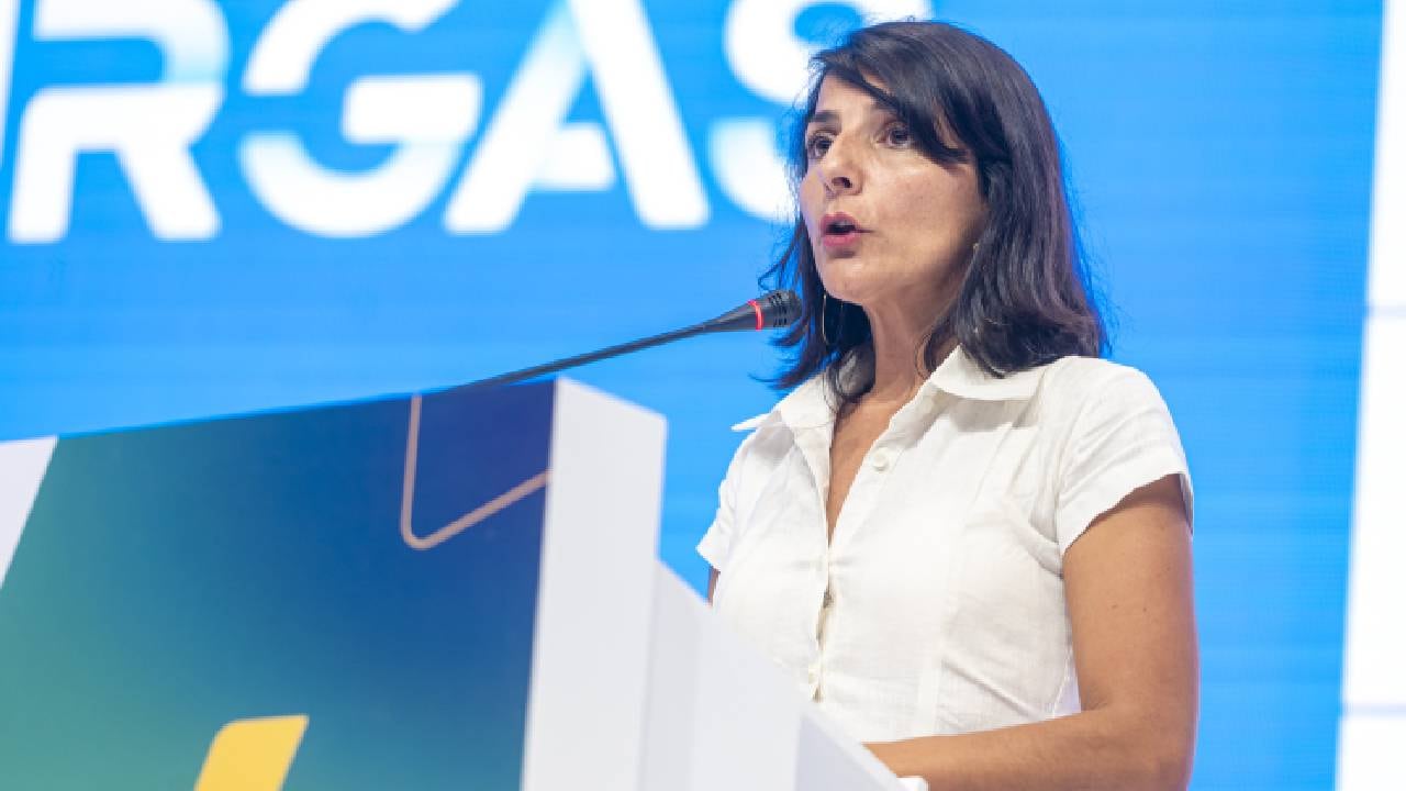 La ministra Irene Vélez afirmó que Ecopetrol debe ser una empresa líder en Latinoamérica en impulsar las energías renovables.