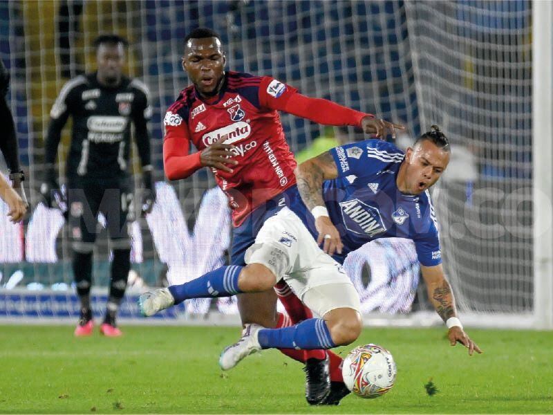 Leonardo Castro en el duelo con DIM.