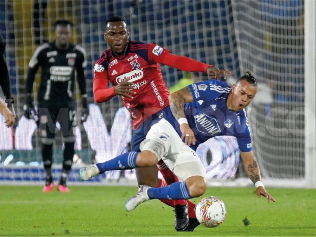 Leonardo Castro en el duelo con DIM.