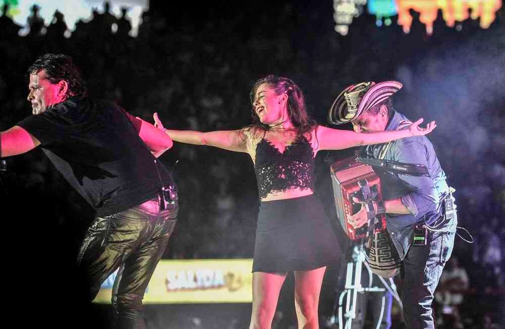 La bailarina Clemencia Vargas, la hermosa hija del candidato presidencial de Cambio Radical, Germán Vargas Lleras, baila durante el concierto de Carlos Vives, la madrugada del 1 de mayo de 2017, en el parque de la Leyenda Vallenata, Consuelo Araujo Noguera, durante la final del 50 Festival Vallenato y IV Rey de reyes, en Valledupar, Colombia. Foto: Carlos Julio Martínez / SEMANA