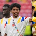 Jugadores e hinchas, a una sola voz cantando el himno de Colombia en Guadalajara.
