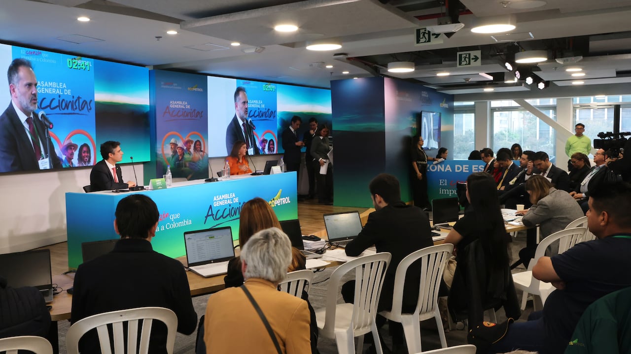 Francisco Reyes, presidente de la asamblea.