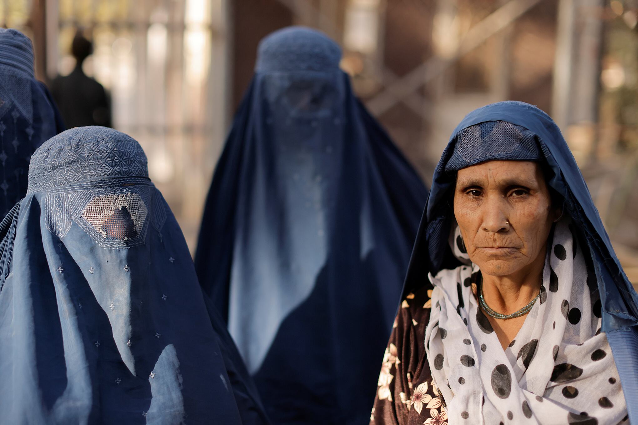 Las mujeres de Afganistán bajo el régimen de los talibanes
